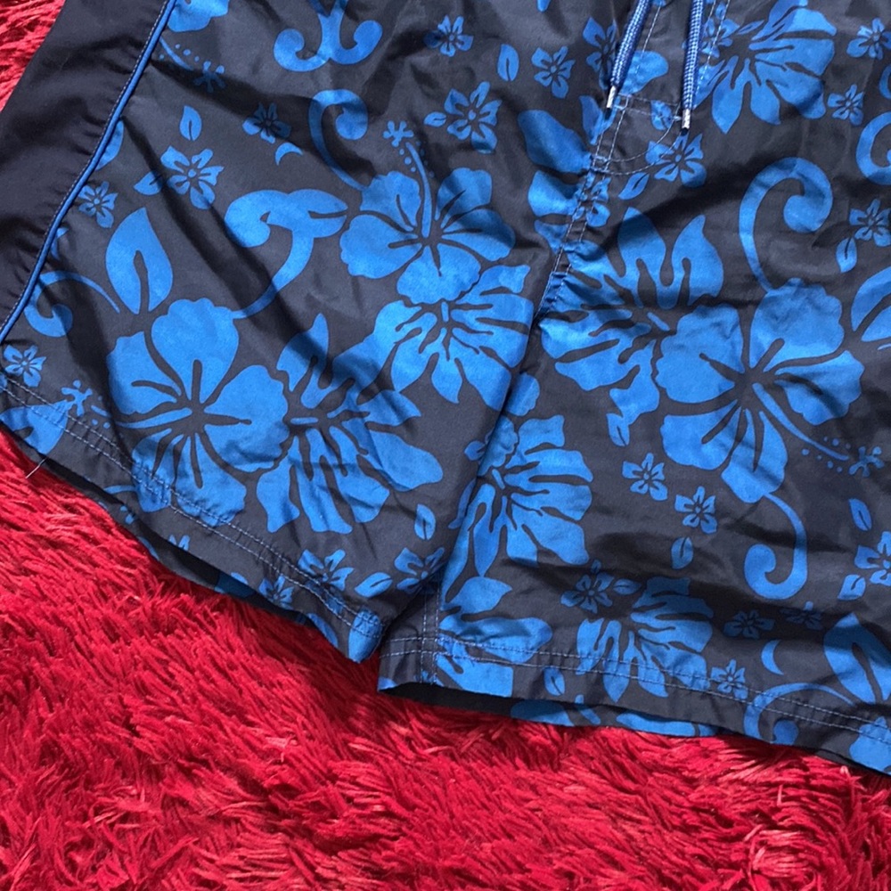Dark navy hibiscus swim trunks 🌺 - Picture 3 of 11